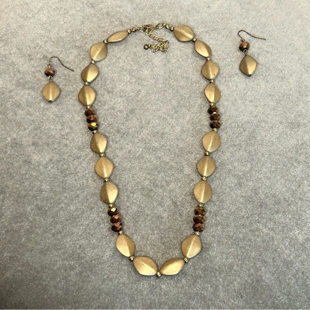 🛍3/$20 Gold tone bronze beaded necklace earrings set